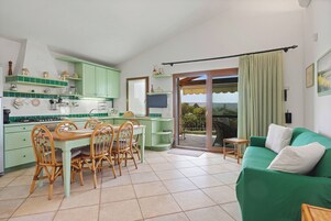 Apartamento Confort, no fumadores, vistas al mar | Zona de estar