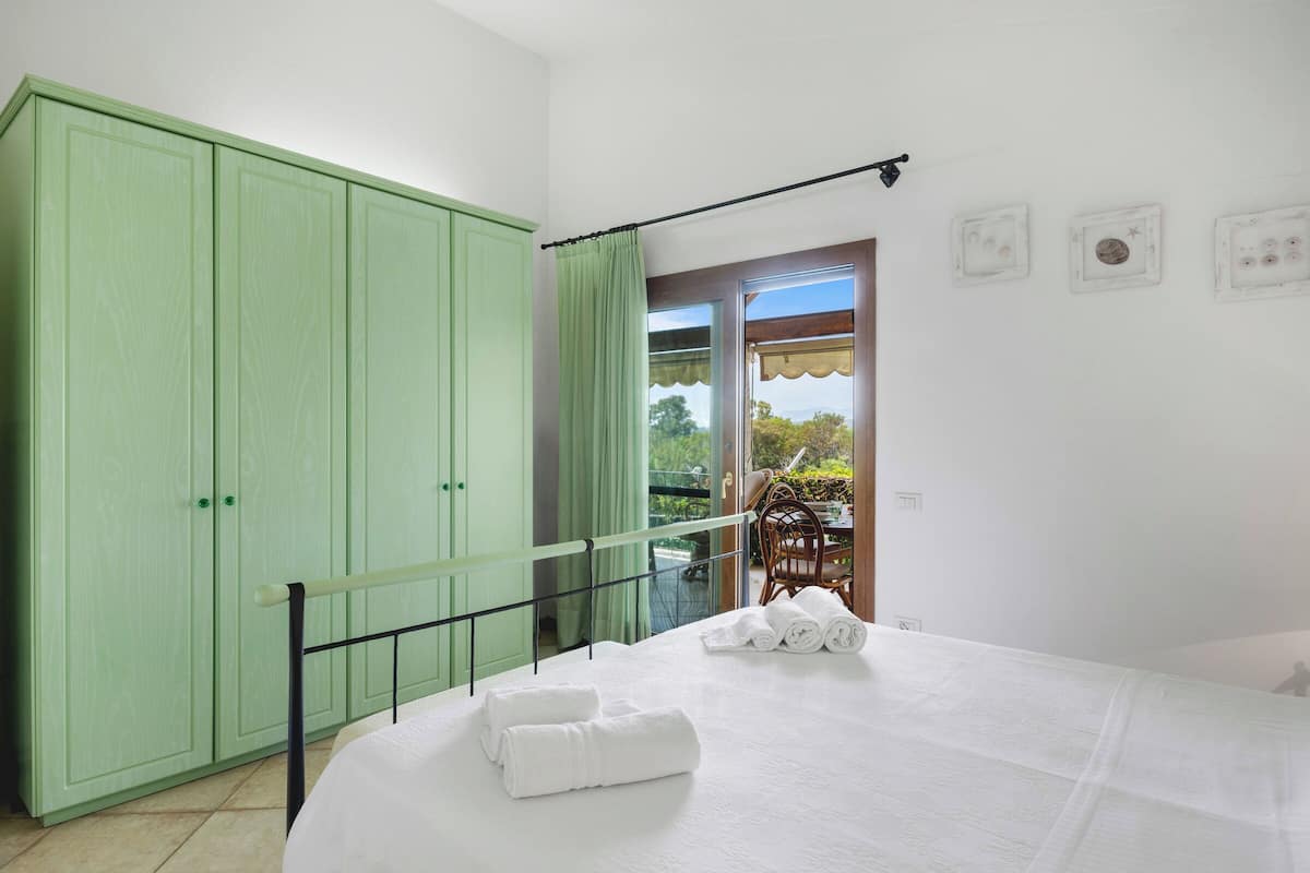 Apartemen Comfort, Bebas Asap Rokok, pemandangan laut | Dilengkapi dengan perabotan berbeda-beda dan tirai kedap cahaya