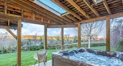 Amazing Country Retreat, hot tub