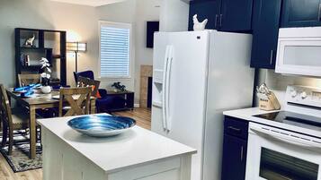 Townhome, Multiple Beds, Balcony (Marina Maison) | Private kitchen