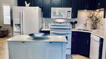 Townhome, Multiple Beds, Balcony (Marina Maison) | Private kitchen