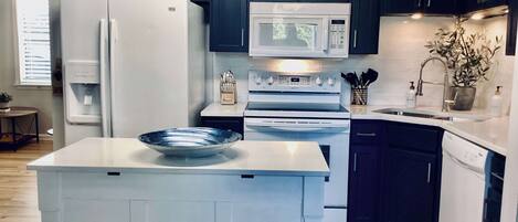 Townhome, Multiple Beds, Balcony (Marina Maison) | Private kitchen