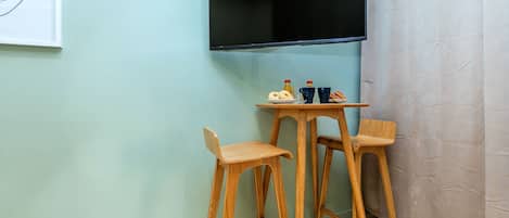 Basic Studio | Living area