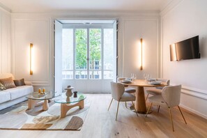 Comfort Apartment | Living area - Apparements Berthier (Paris)