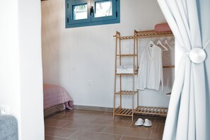 Iron/ironing board, free WiFi, bed sheets