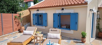 Amici Cottage with outdoor jacuzzi