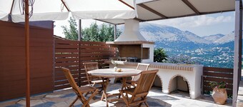 Amici Cottage with outdoor jacuzzi