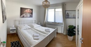 2 Schlafzimmer, Schreibtisch, Bügeleisen/Bügelbrett, WLAN