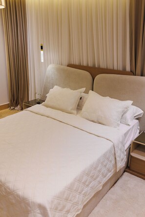 WiFi, bed sheets