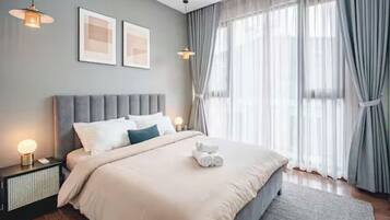 Grand suite, 1 slaapkamer, toegang tot de clublounge, uitzicht op de stad | Lakens van Egyptisch katoen, luxe beddengoed, donsdekens