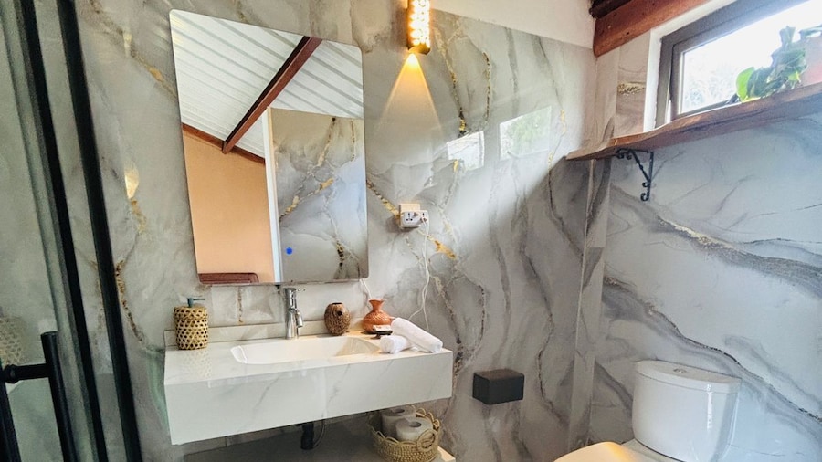 Baz-Art Eco Guest House