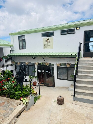 Baz-Art Eco Guest House