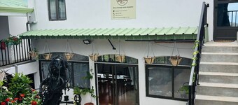 Baz-Art Eco Guest House