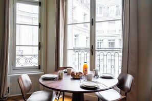 Senior Apartment | Living area - Appartement rue de la Pompe (Paris)