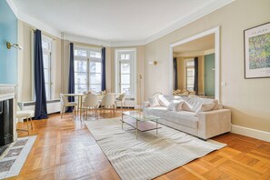 Elite Apartment | Living area - Appartement rue de la Pompe (Paris)
