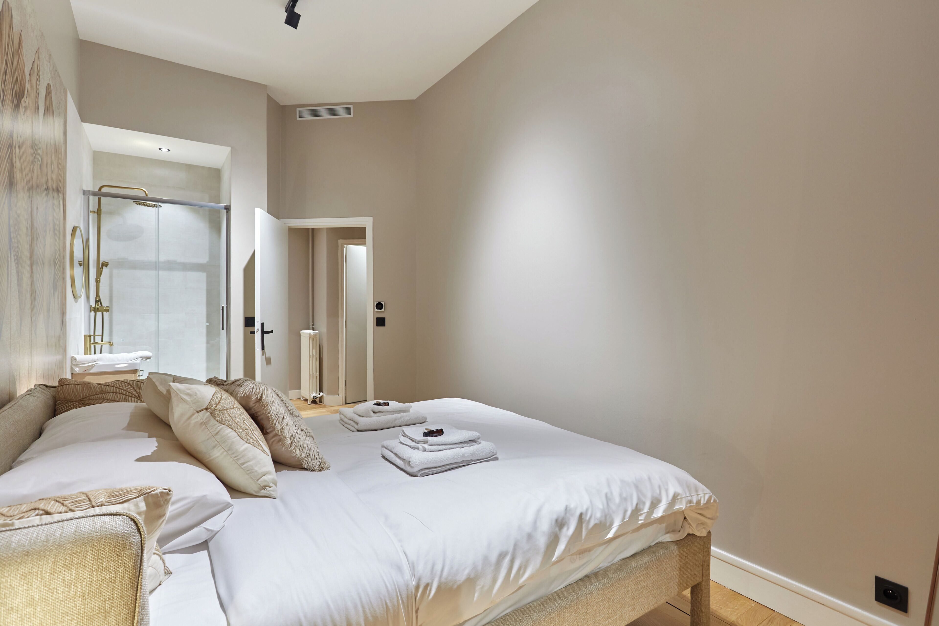 Comfort Apartment | Iron/ironing board, free WiFi