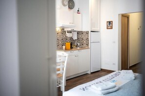 Deluxe Apartment, Balcony | Private kitchen