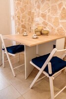 Basic Studio, Kitchen | In-room safe, free WiFi