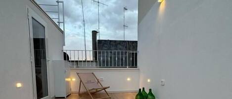 Dúplex Prestigio, 2 habitaciones, cocina, vista a la ciudad | Terraza o patio