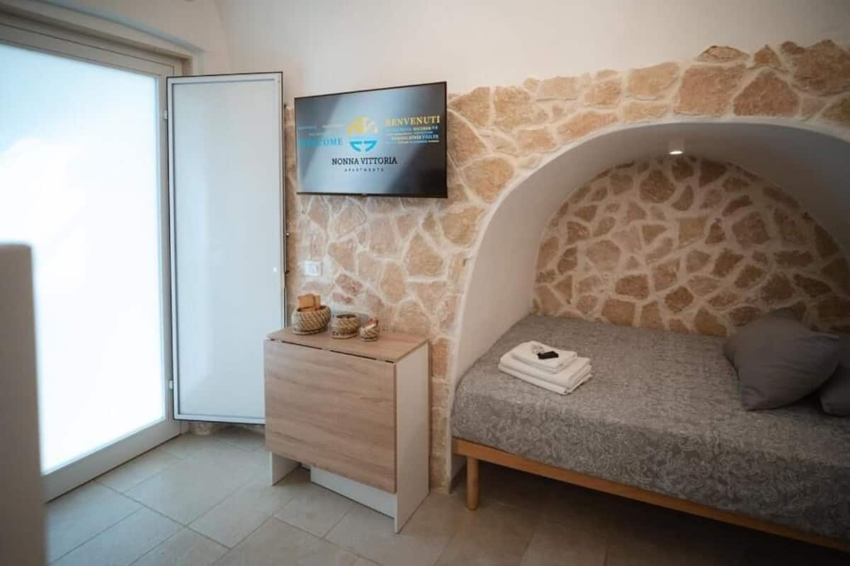 Basic Studio, Kitchen | In-room safe, free WiFi