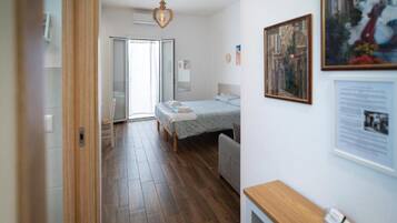 In-room safe, free WiFi