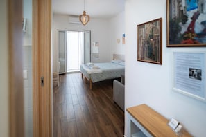 Deluxe Apartment, Balcony | In-room safe, free WiFi