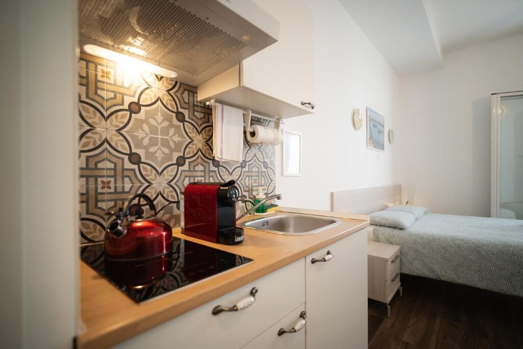 Deluxe Studio, Balcony | Private kitchen