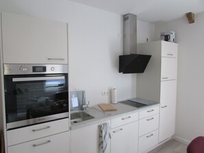 Stovetop, dishwasher - Vacation by the water!  Cosy & charming - live in an energy-optimized way! (Linden)