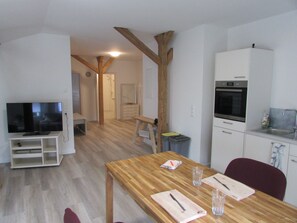 Dining - Vacation by the water!  Cosy & charming - live in an energy-optimized way! (Linden)