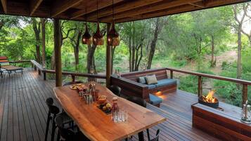 Luxury Villa, Park View | In-room safe, desk, free WiFi