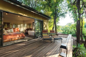 Nare Villa | In-room safe, desk, free WiFi