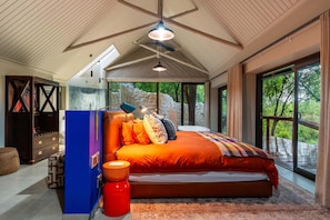 Lyxvilla - utsikt mot parken | Värdeförvaringsskåp på rummet, skrivbord och gratis wi-fi