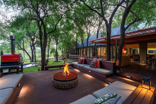 Lyxvilla - utsikt mot parken | Terrass/Patio