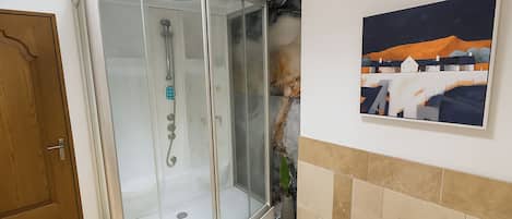 Shower, hair dryer, towels