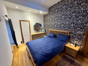 2 chambres, fer et planche à repasser, Wi-Fi gratuit, draps fournis