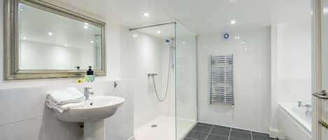 Familienapartment, 3Â Schlafzimmer, Nichtraucher | Badezimmer