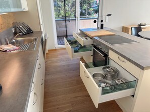 Kühlschrank, Ofen, Herdplatte, Geschirrspüler