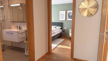 2 bedrooms, iron/ironing board, travel crib, free WiFi