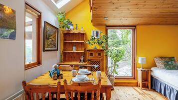Cabin, Multiple Bedrooms, Smoking, Balcony | Dining room