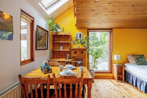 Serene Bantry Bay Cabin Retreat