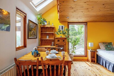 Serene Bantry Bay Cabin Retreat