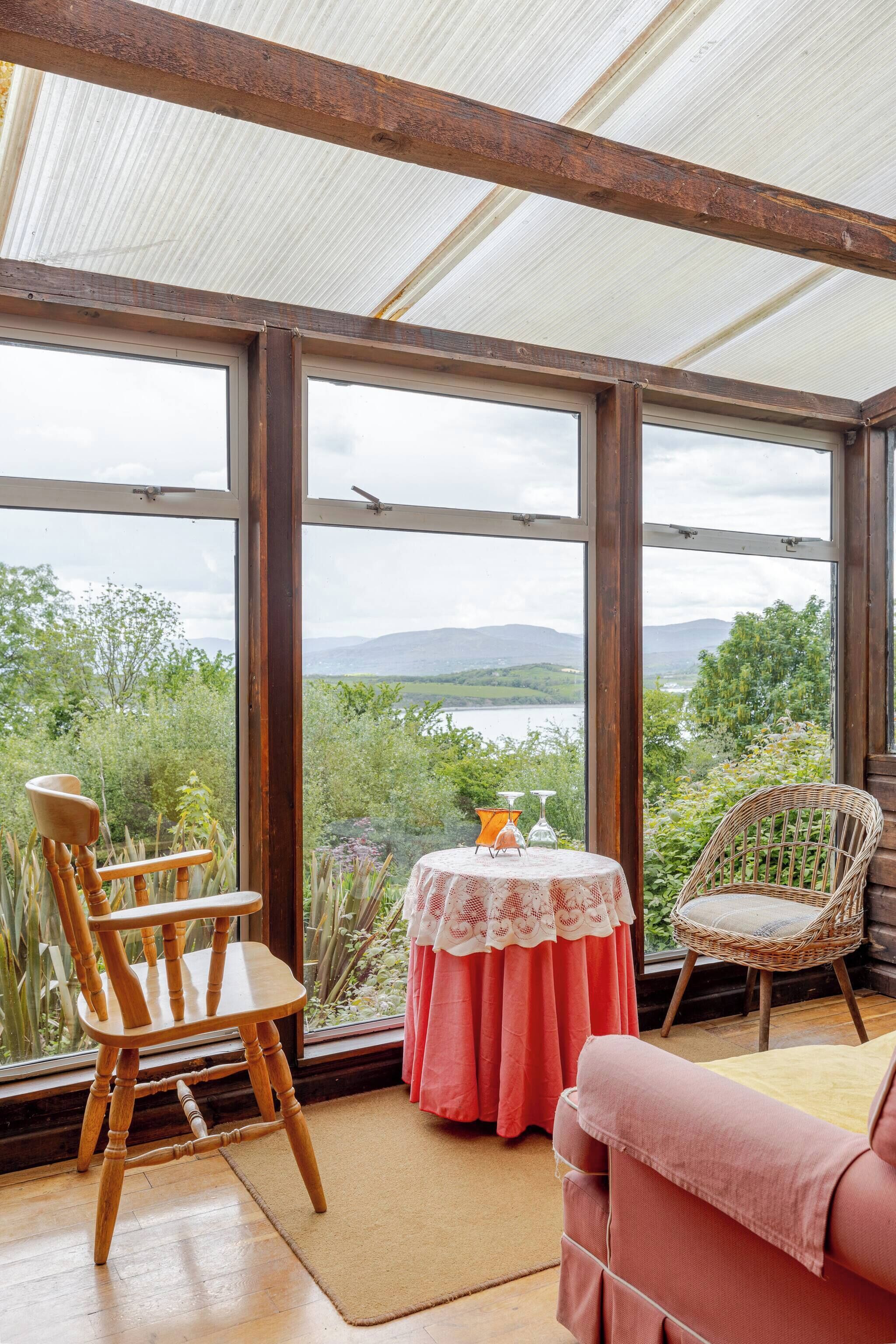 Cabin, Multiple Bedrooms, Smoking, Balcony | Living area