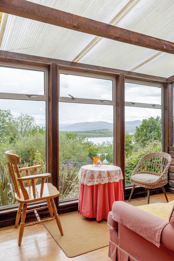 Cabin, Multiple Bedrooms, Smoking, Balcony | Living area | Books