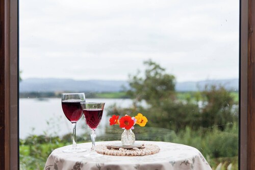 Serene Bantry Bay Cabin Retreat