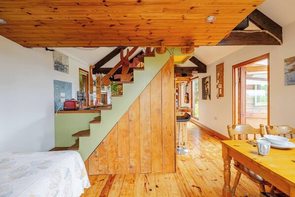 Cabin, Multiple Bedrooms, Smoking, Balcony