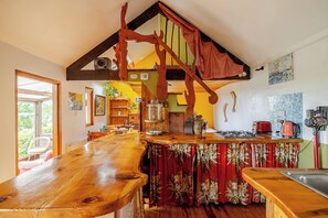 Cabane, plusieurs chambres, fumeurs, balcon | Intérieur