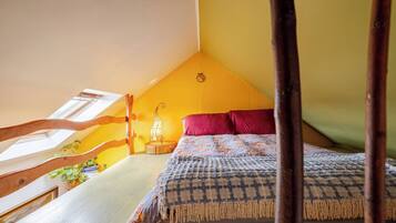 Cabin, Multiple Bedrooms, Smoking, Balcony