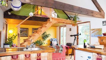 Cabin, Multiple Bedrooms, Smoking, Balcony | Living room