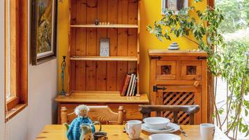 Cabin, Multiple Bedrooms, Smoking, Balcony | Dining