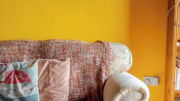 Cabin, Multiple Bedrooms, Smoking, Balcony | Living room | Books